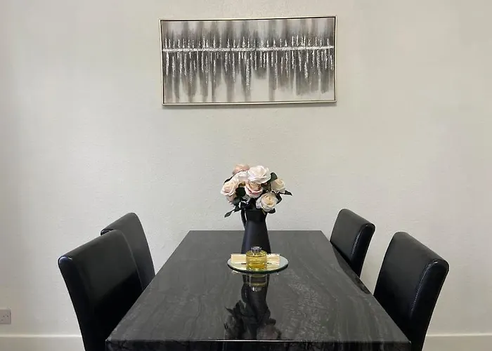 2 Bedroom Flat In London